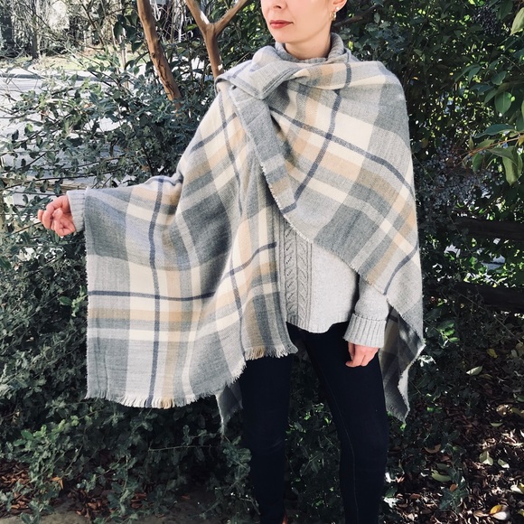 Elegant poncho👡 - Picture 3 of 7